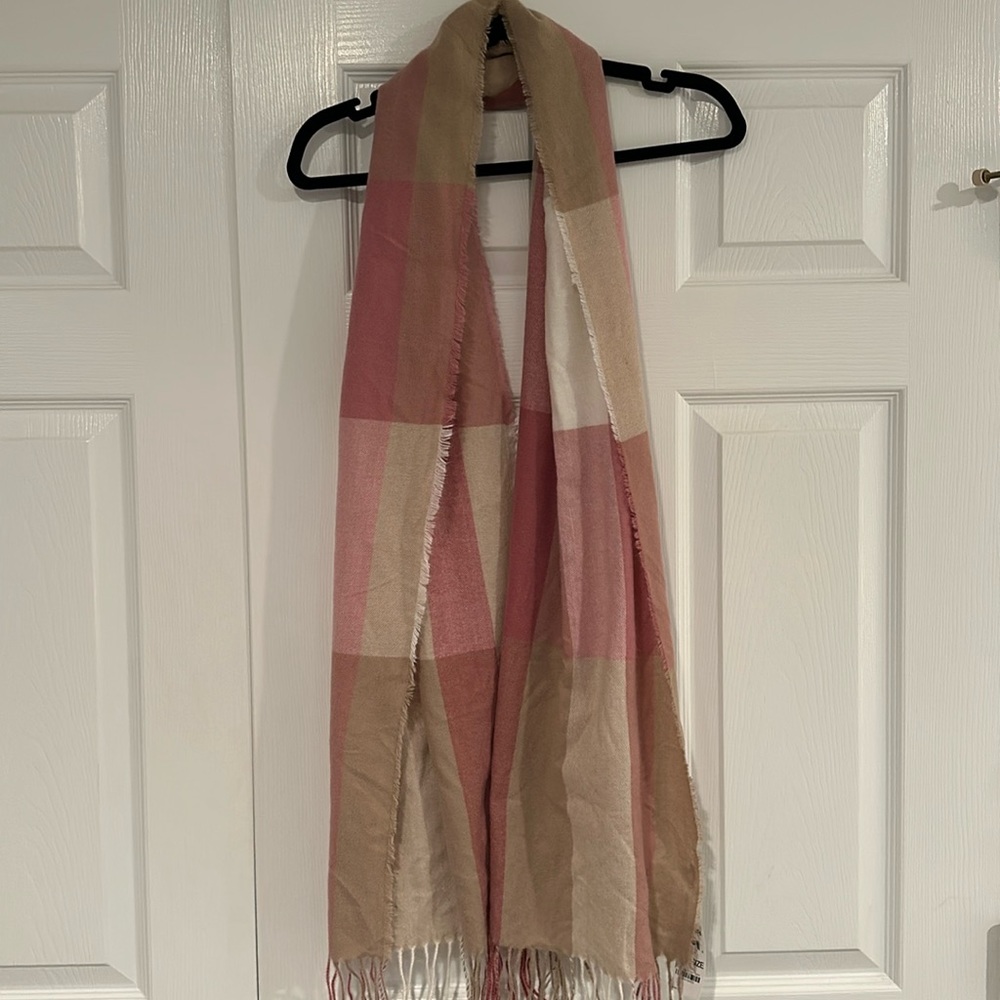 Patterned scarf 💕